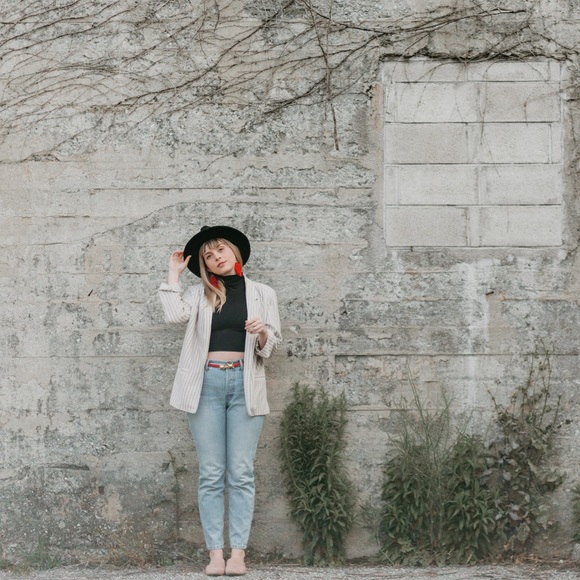 Meet your Posher, Alyssa - Picture 4 of 16